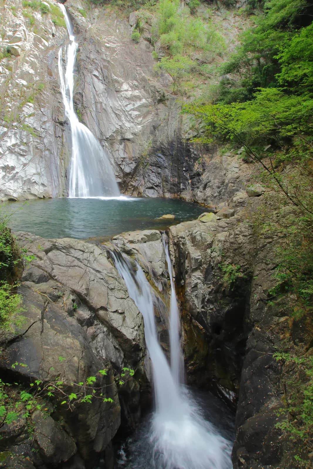2019年9月撮影。雄滝。
