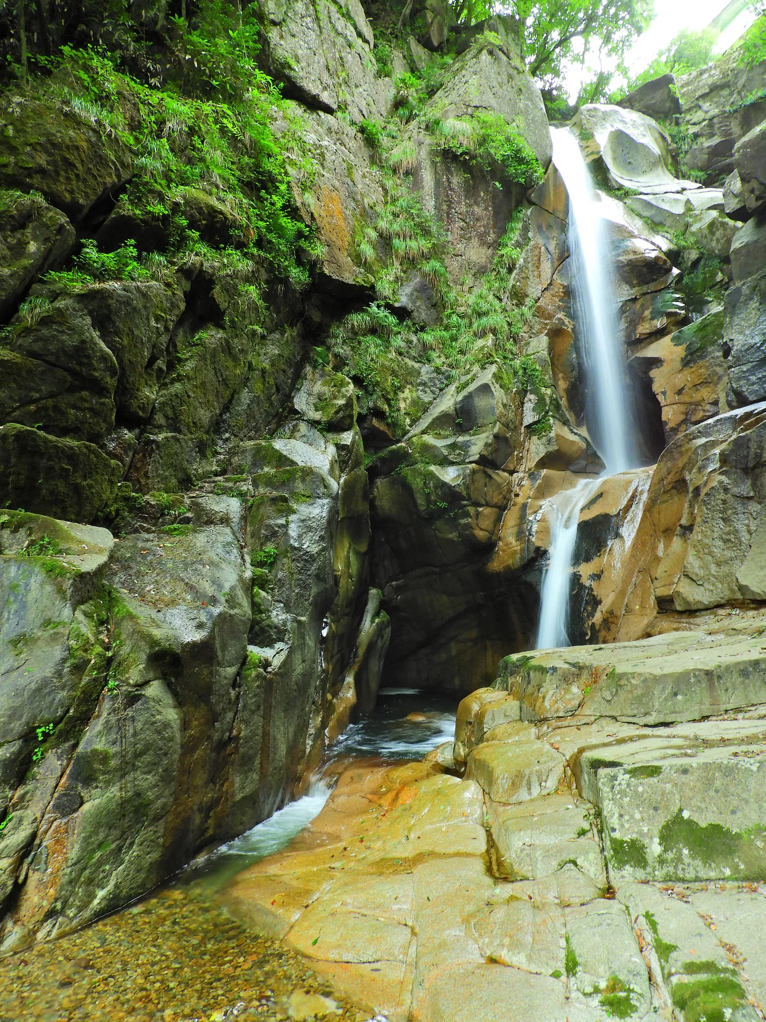 盆徳滝(滝山峡)の投稿画像
