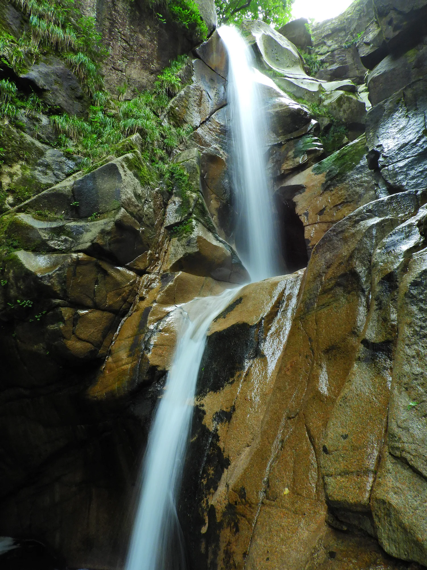 盆徳滝(滝山峡)の投稿画像