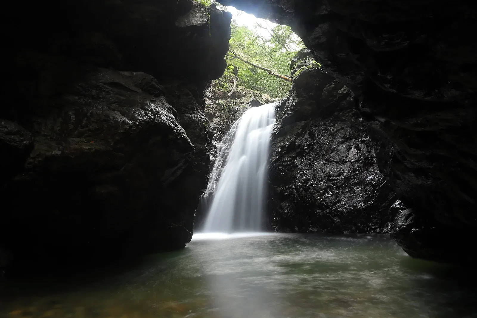 岩戸滝（薬師谷渓谷）